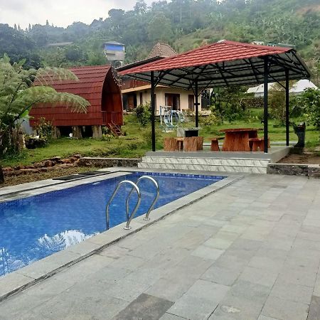Villa Wooden House Paseban à Bogor Extérieur photo