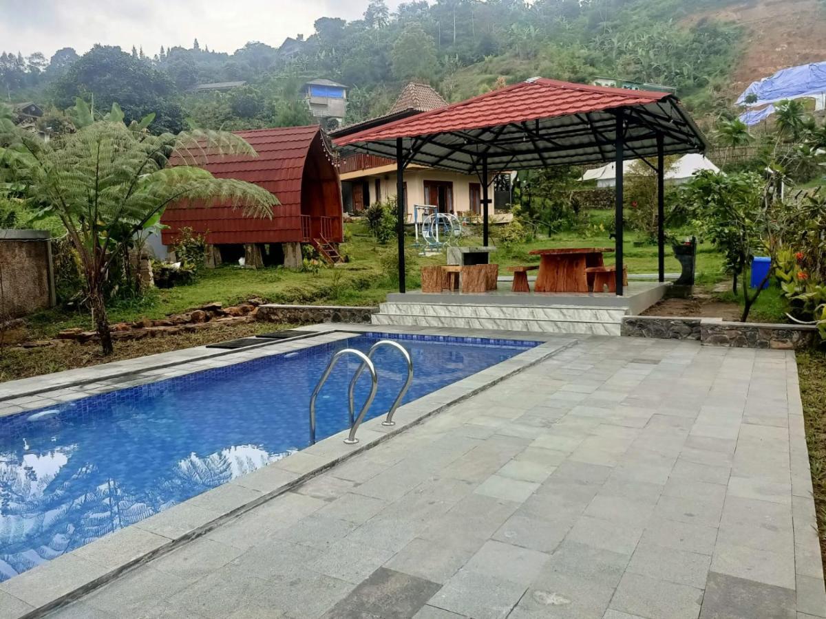 Villa Wooden House Paseban à Bogor Extérieur photo